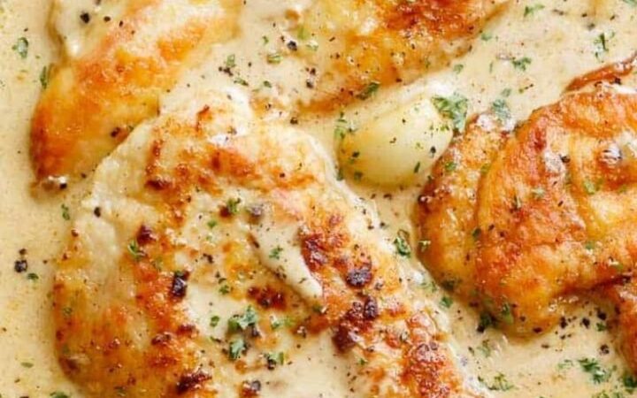 chicken breasts in creamy garlic sauce